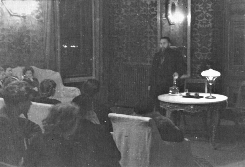 Заседание секции в Малиновой гостиной. 1942